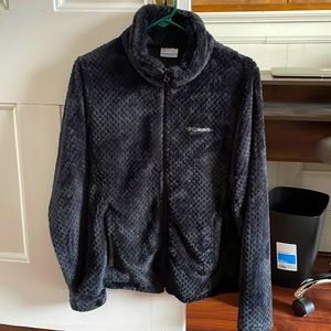 Navy blue Columbia sweatshirt